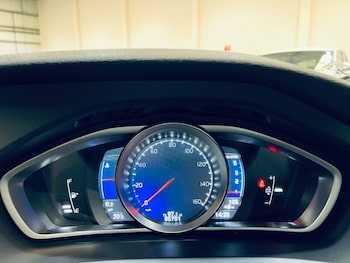 Used Volvo V40 2019 for sale - 78887687: Photo