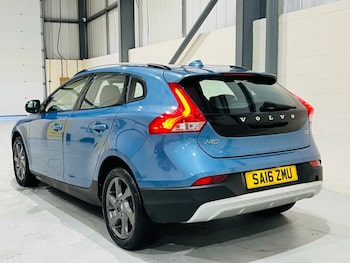 Used Volvo V40 Cross Country 2016 for sale - 77558149: Photo