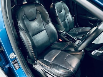 Used Volvo V40 Cross Country 2016 for sale - 77558149: Photo