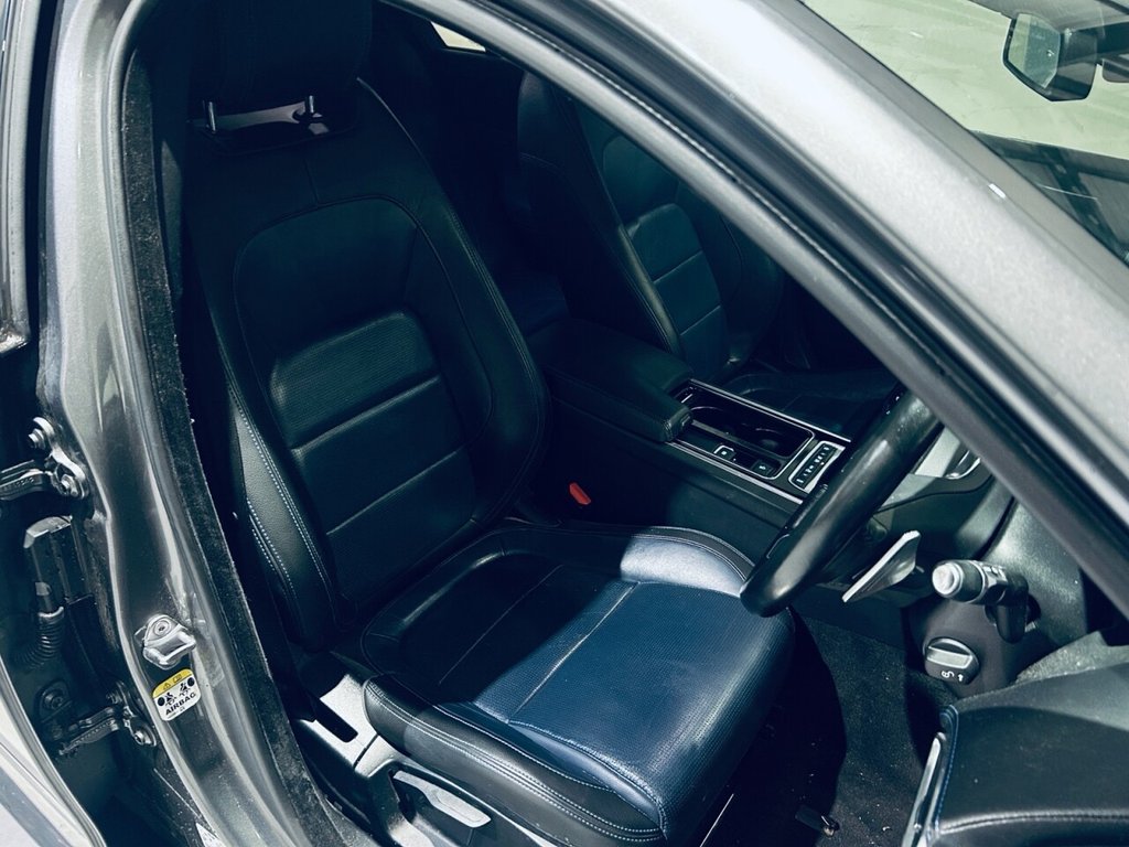 Used Jaguar XE 2018 for sale - 76740425: Photo 16