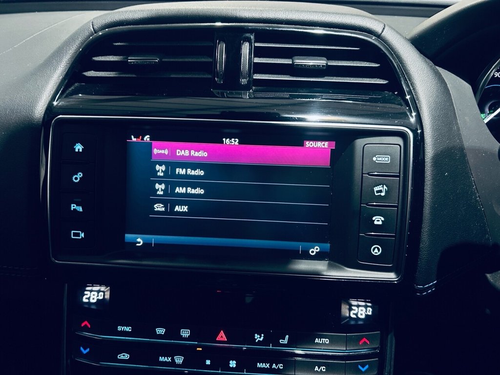 Used Jaguar XE 2018 for sale - 76740425: Photo 20