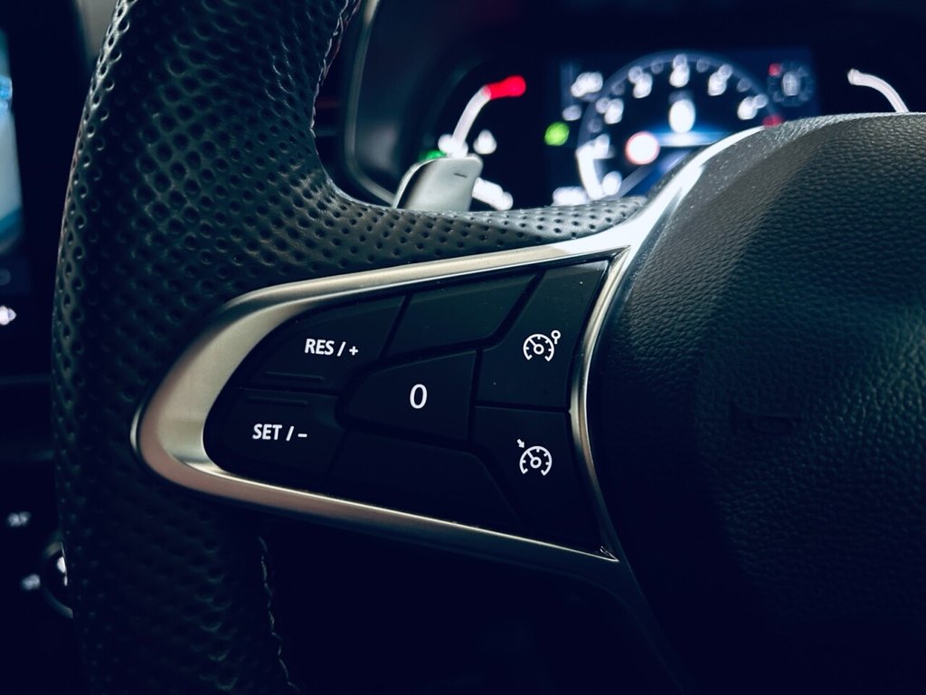 Used Renault Clio 2021 for sale - 76986332: Photo 25