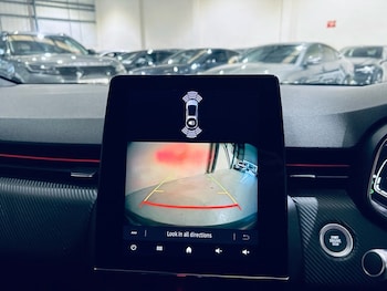 Used Renault Clio 2021 for sale - 76986332: Photo