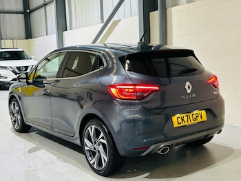 Used Renault Clio 2021 for sale - 76986332: Photo