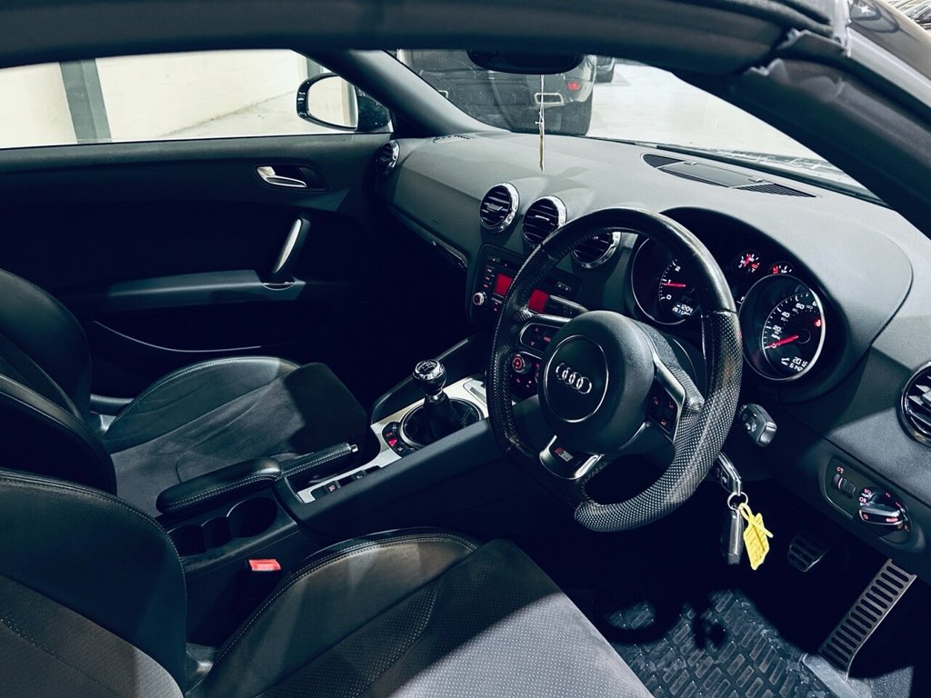 Used Audi TT 2011 for sale - 76788071: Photo 4