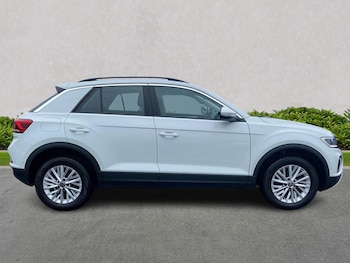 Used Volkswagen T-Roc 2022 for sale - 76611608: Photo