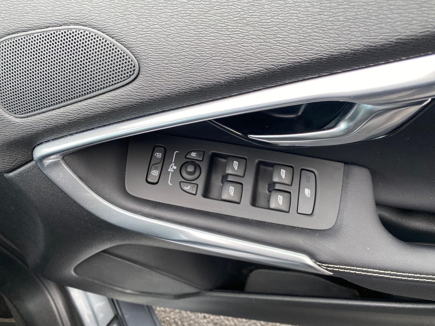 Used Volvo V40 2019 for sale - 76045986: Photo 21