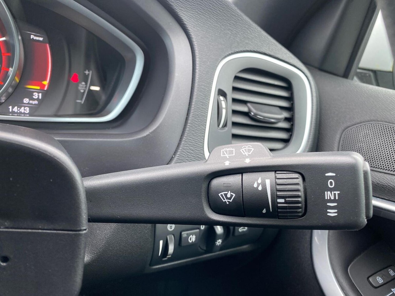Used Volvo V40 2019 for sale - 76045986: Photo 26