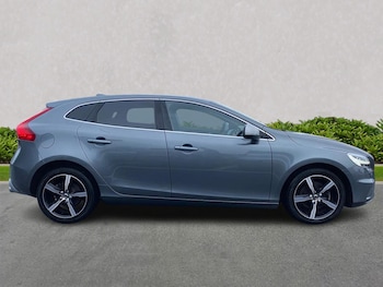 Used Volvo V40 2019 for sale - 76045986: Photo