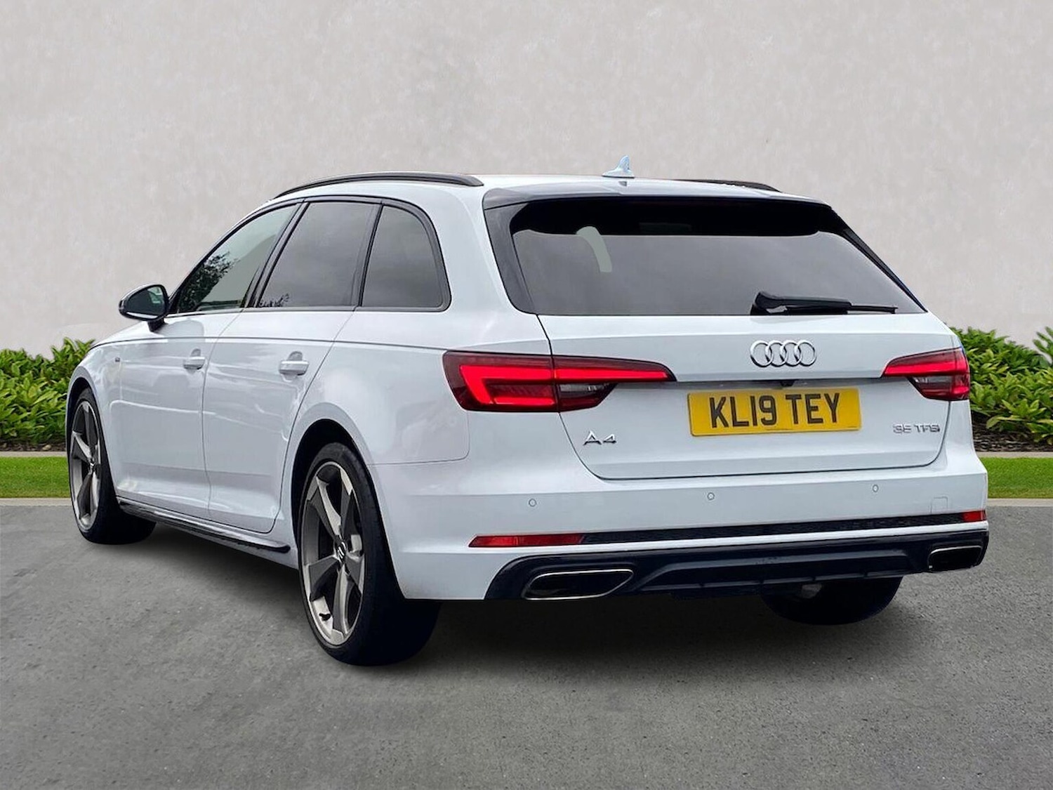 Used Audi A4 2019 for sale - 77689549: Photo 2