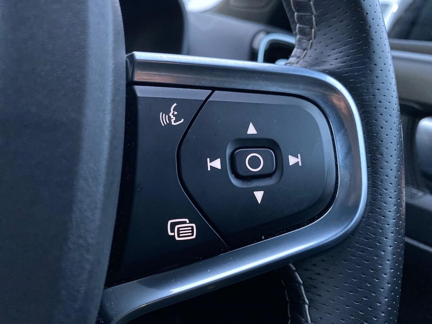 Used Volvo XC40 2020 for sale - 76547640: Photo 24