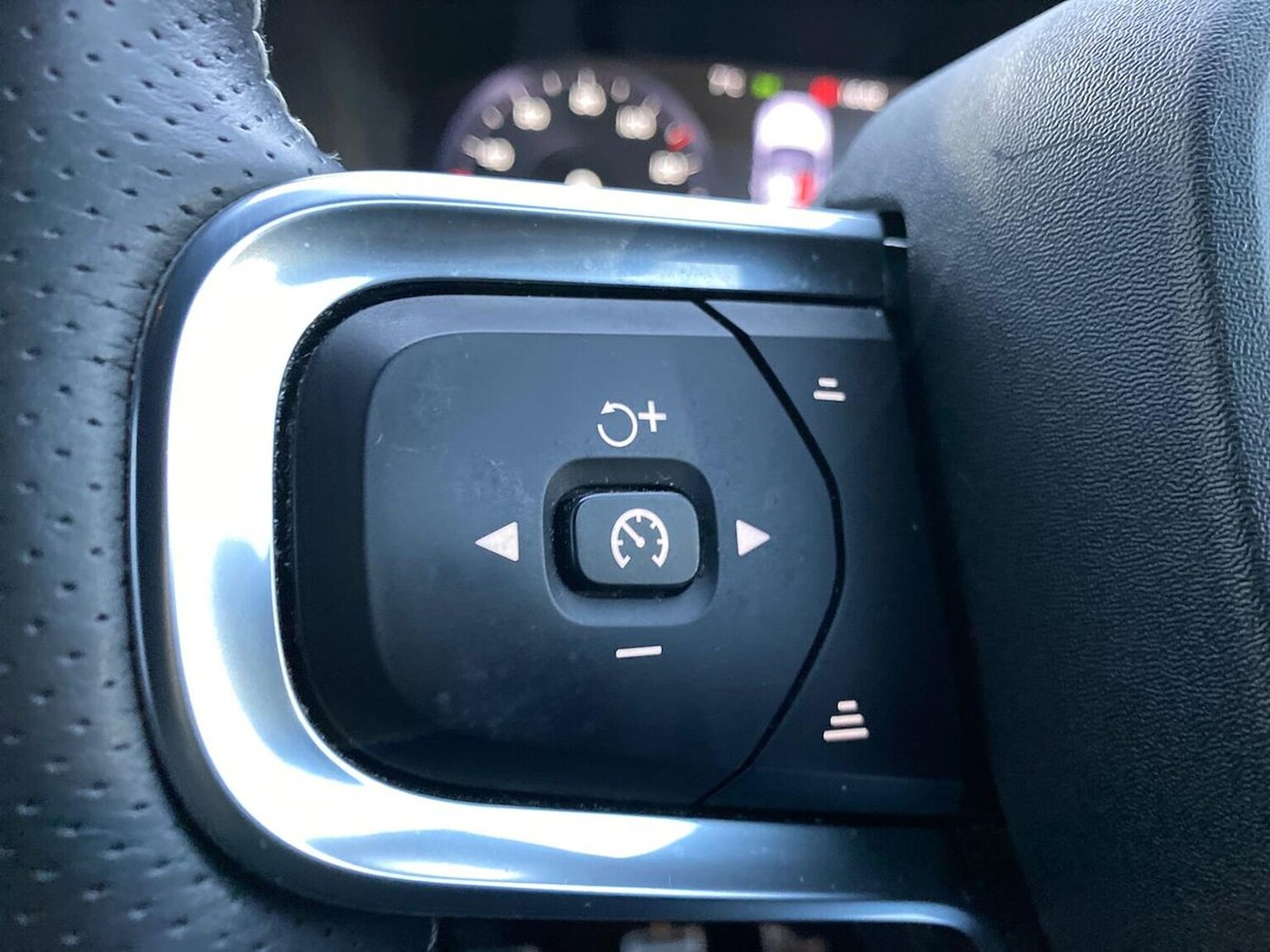 Used Volvo XC40 2020 for sale - 76547640: Photo 25