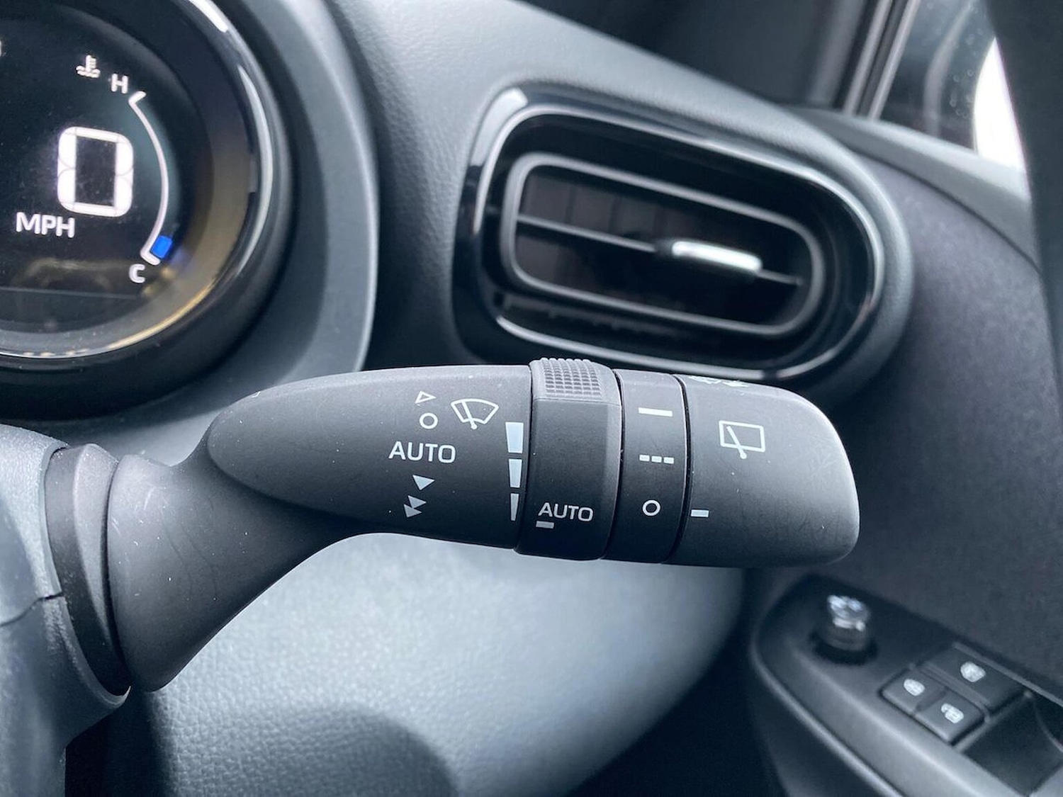 Used Toyota Yaris 2022 for sale - 77796972: Photo 27