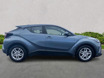 Used Toyota C-HR 2023 for sale - 79410503: Photo