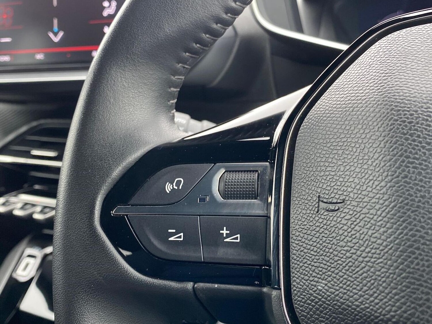 Used Peugeot 2008 2023 for sale - 78139509: Photo 27