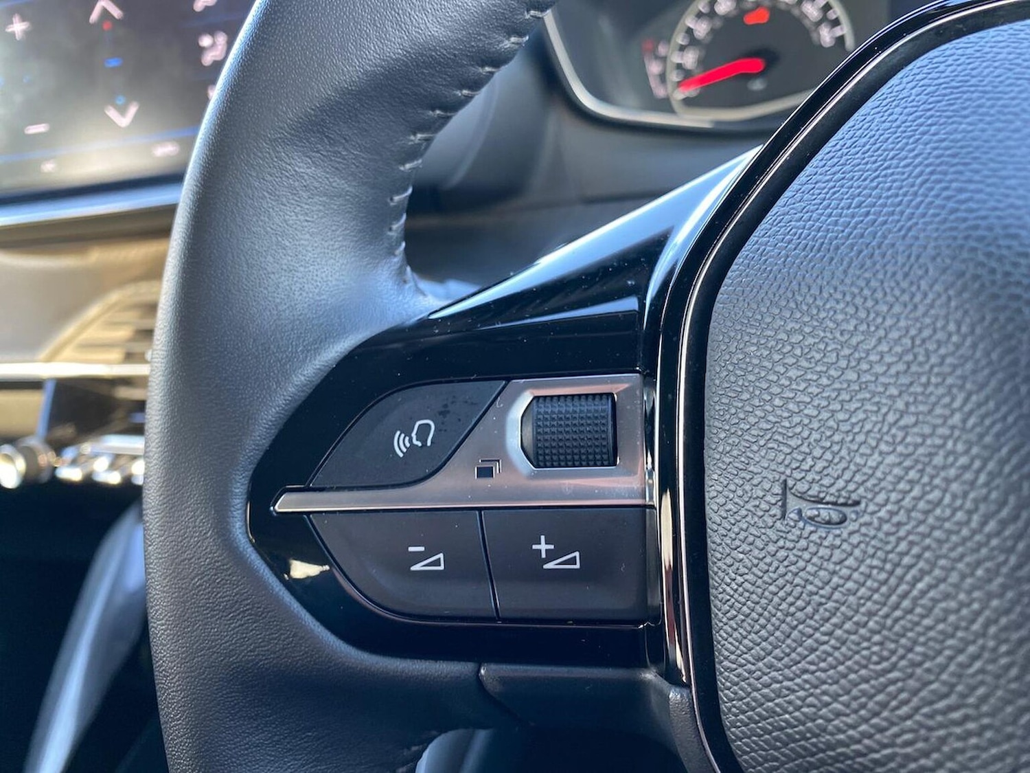 Used Peugeot 208 2023 for sale - 77845326: Photo 25