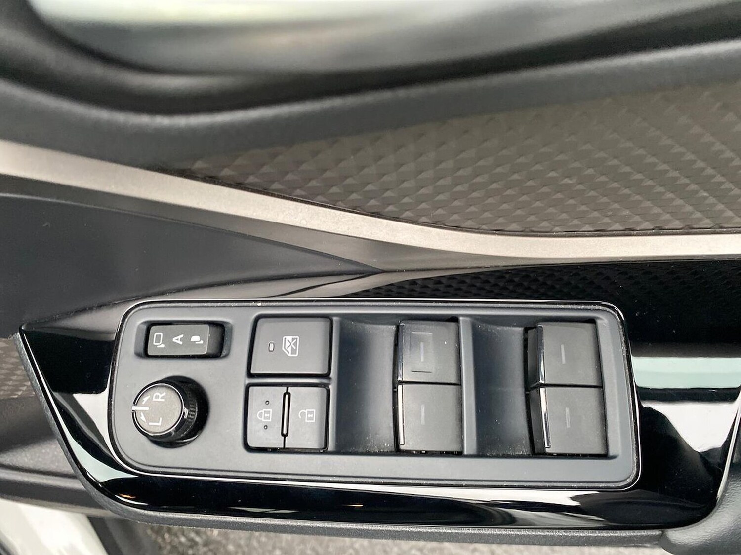 Used Toyota C-HR 2021 for sale - 76471016: Photo 21