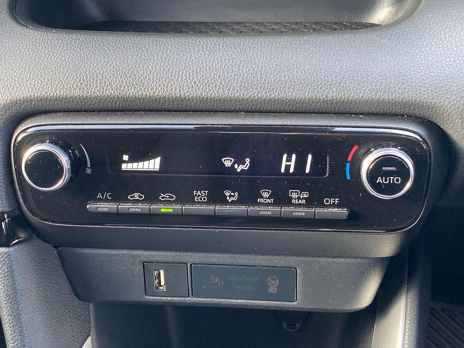 Used Toyota Yaris 2022 for sale - 77845330: Photo 12