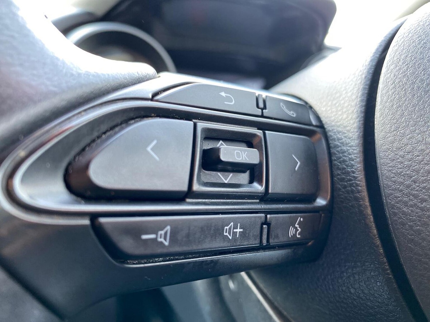 Used Toyota Yaris 2022 for sale - 77845330: Photo 25