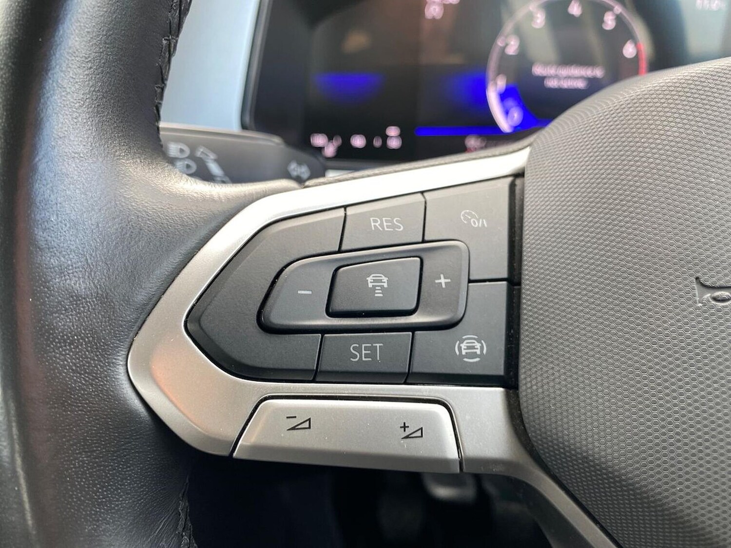 Used Volkswagen T-Roc 2022 for sale - 76320705: Photo 25