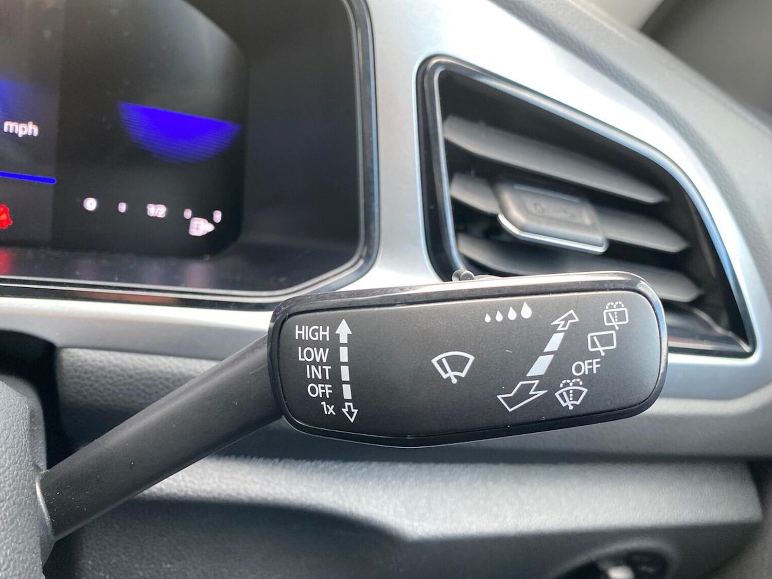 Used Volkswagen T-Roc 2022 for sale - 76320705: Photo 26