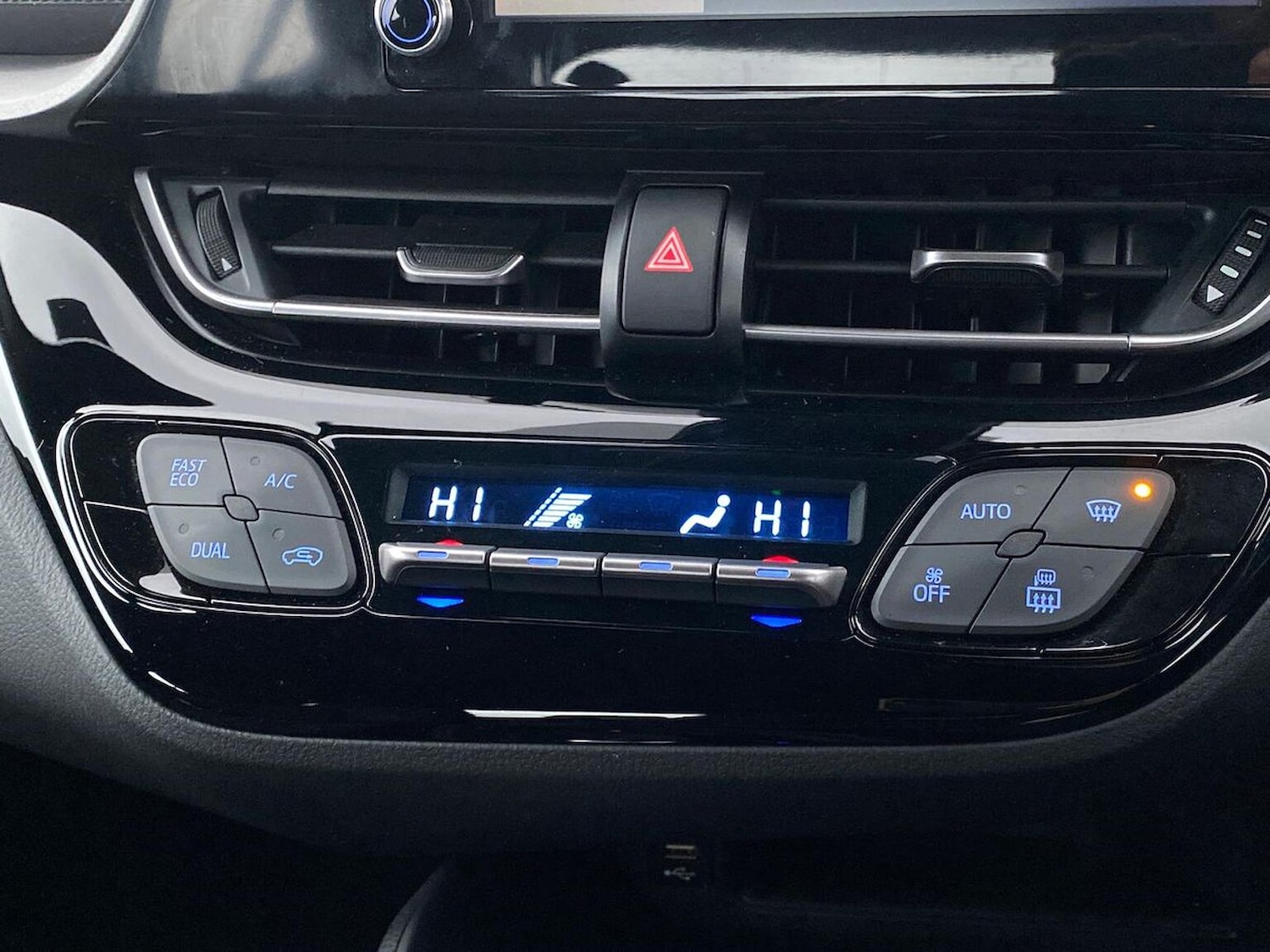 Used Toyota C-HR 2023 for sale - 78106361: Photo 13