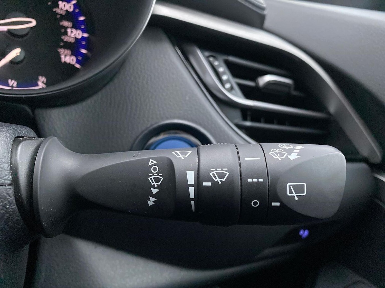 Used Toyota C-HR 2023 for sale - 78106361: Photo 27