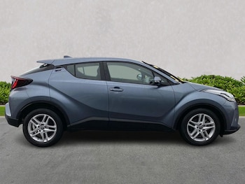 Used Toyota C-HR 2023 for sale - 78106361: Photo