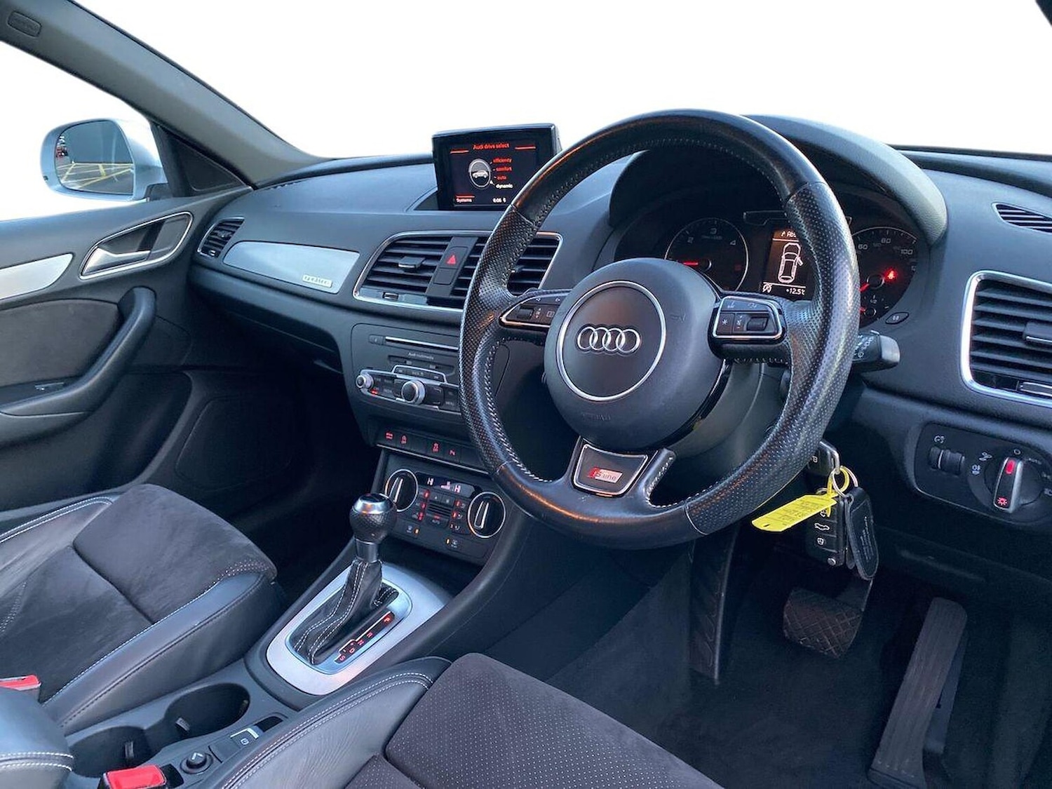 Used Audi Q3 2016 for sale - 76352500: Photo 15