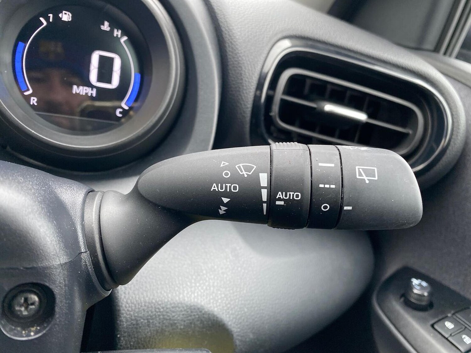 Used Toyota Yaris 2023 for sale - 78053500: Photo 28