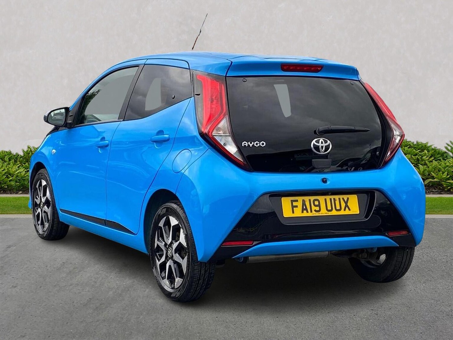 Used Toyota AYGO 2019 for sale - 76464691: Photo 2