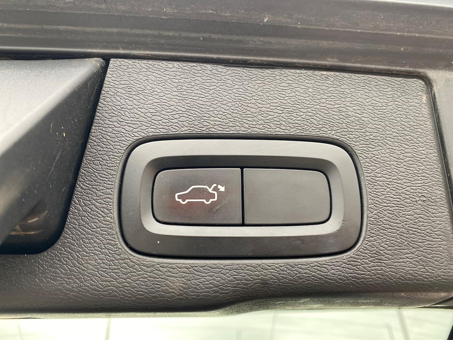 Used Volvo XC60 2018 for sale - 78194778: Photo 2