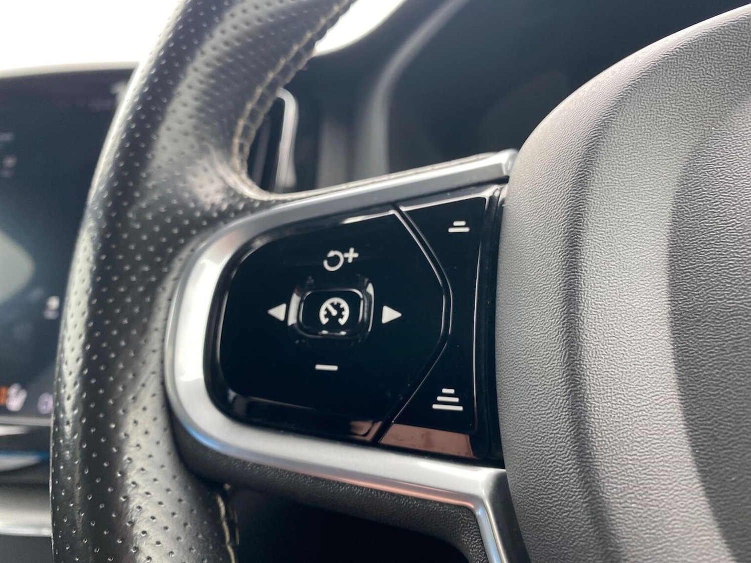 Used Volvo XC60 2018 for sale - 78194778: Photo 28