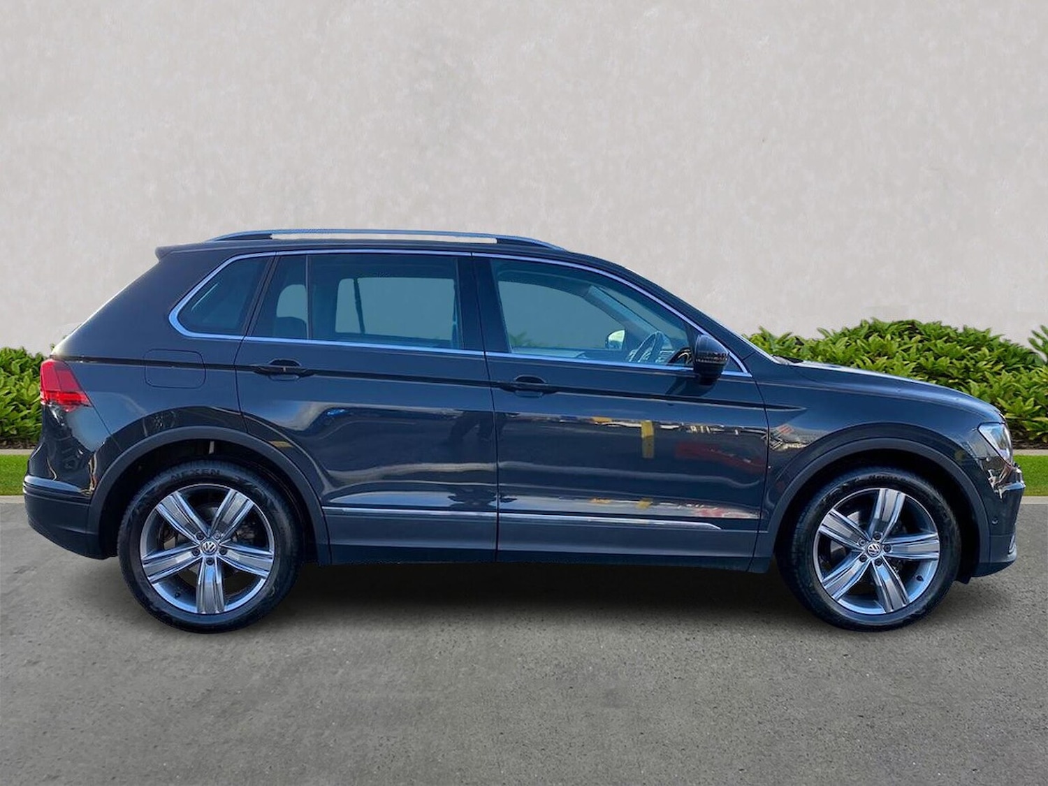 Used Volkswagen Tiguan 2019 for sale - 76492462: Photo 3