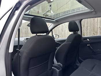 Used Peugeot 208 2018 for sale - 77715066: Photo