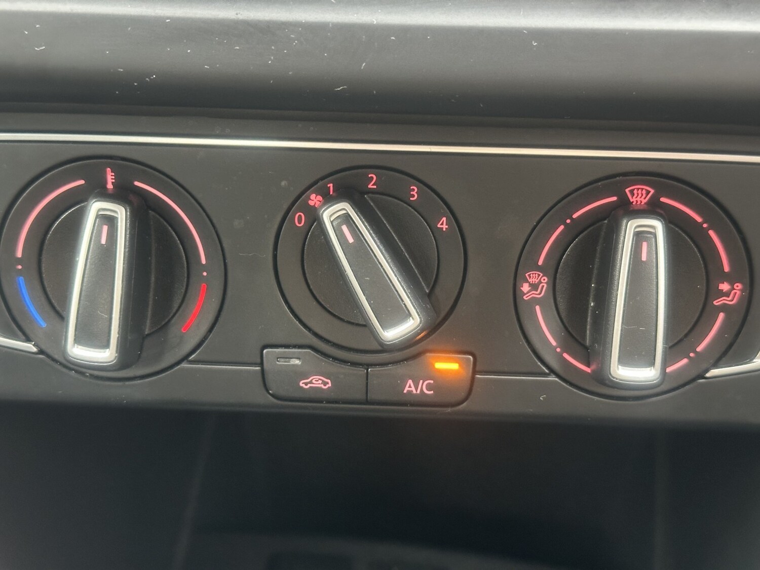 Used Volkswagen Polo 2015 for sale - 77945706: Photo 31