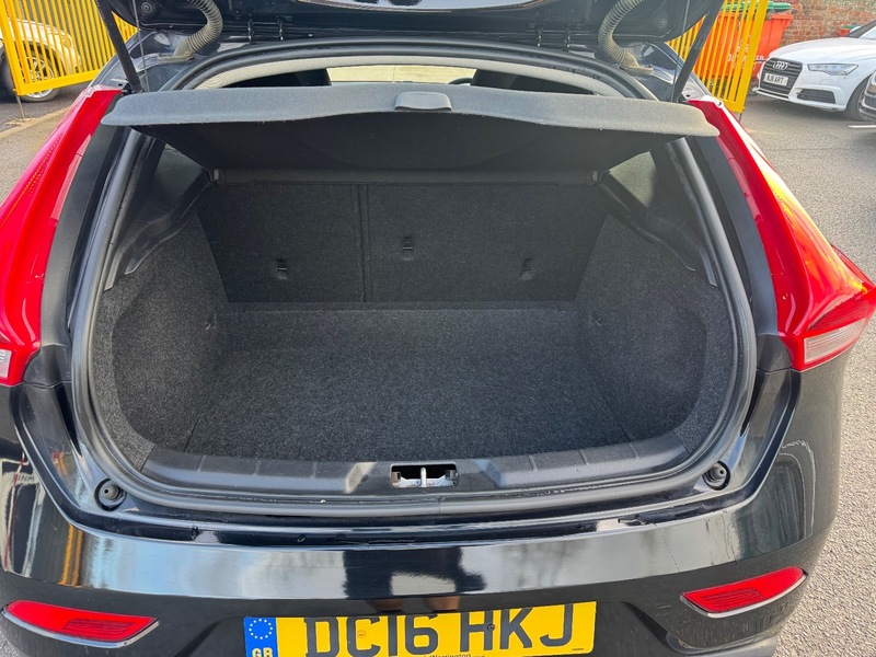 Used Volvo V40 2016 for sale - 76821366: Photo 10