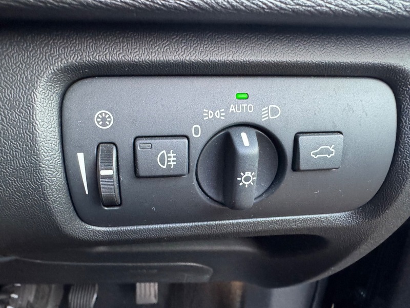 Used Volvo V40 2016 for sale - 76821366: Photo 17