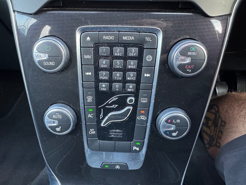 Used Volvo V40 2016 for sale - 76821366: Photo 21