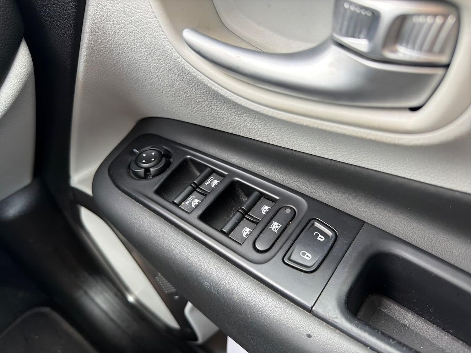 Used Jeep Renegade 2020 for sale - 78218646: Photo 23