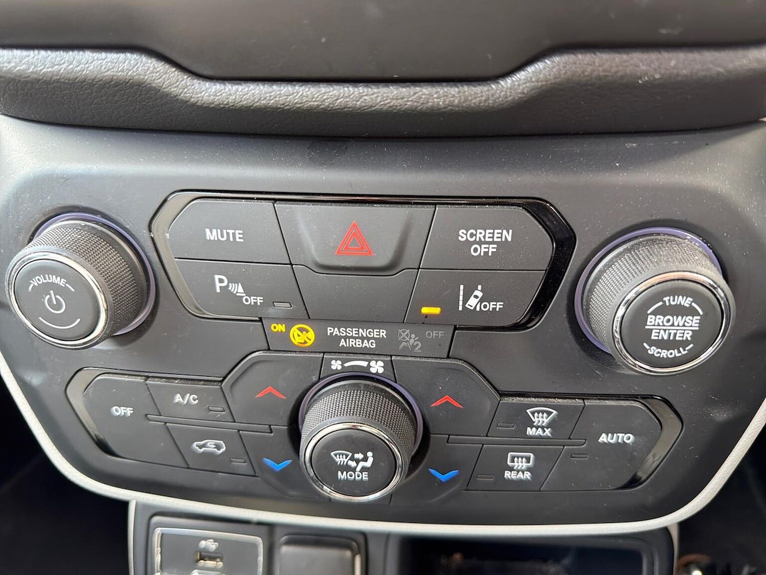 Used Jeep Renegade 2020 for sale - 78218646: Photo 24