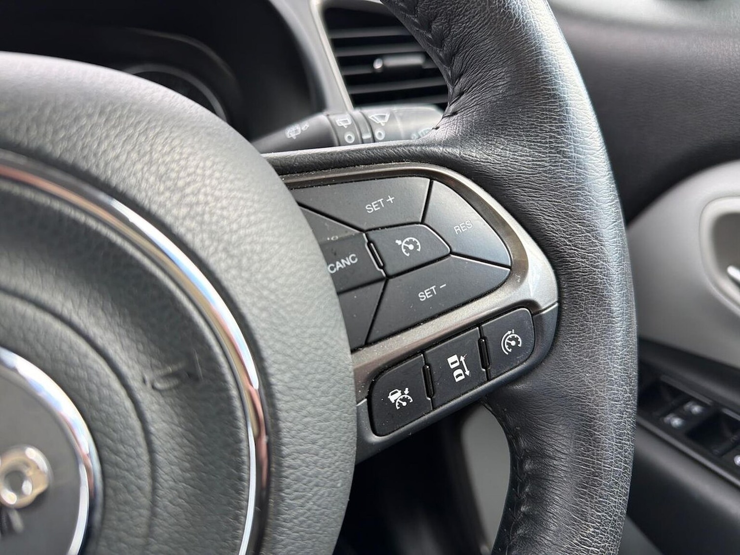 Used Jeep Renegade 2020 for sale - 78218646: Photo 28