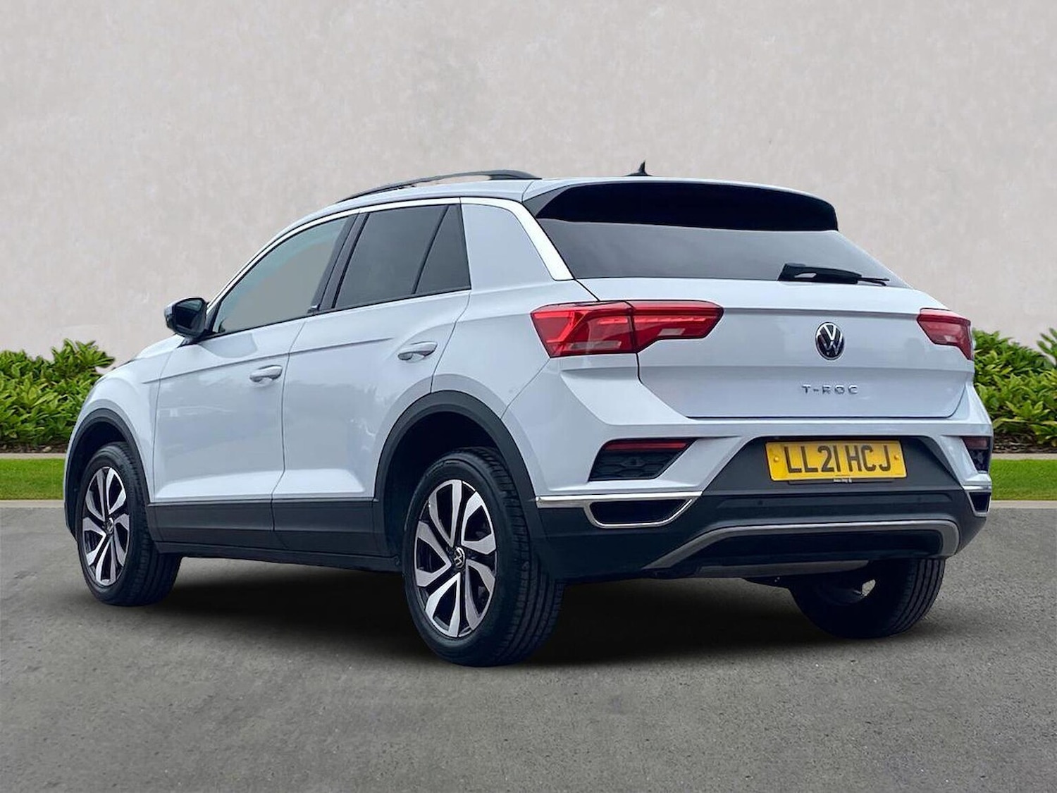 Used Volkswagen T-Roc 2021 for sale - 76931615: Photo 2