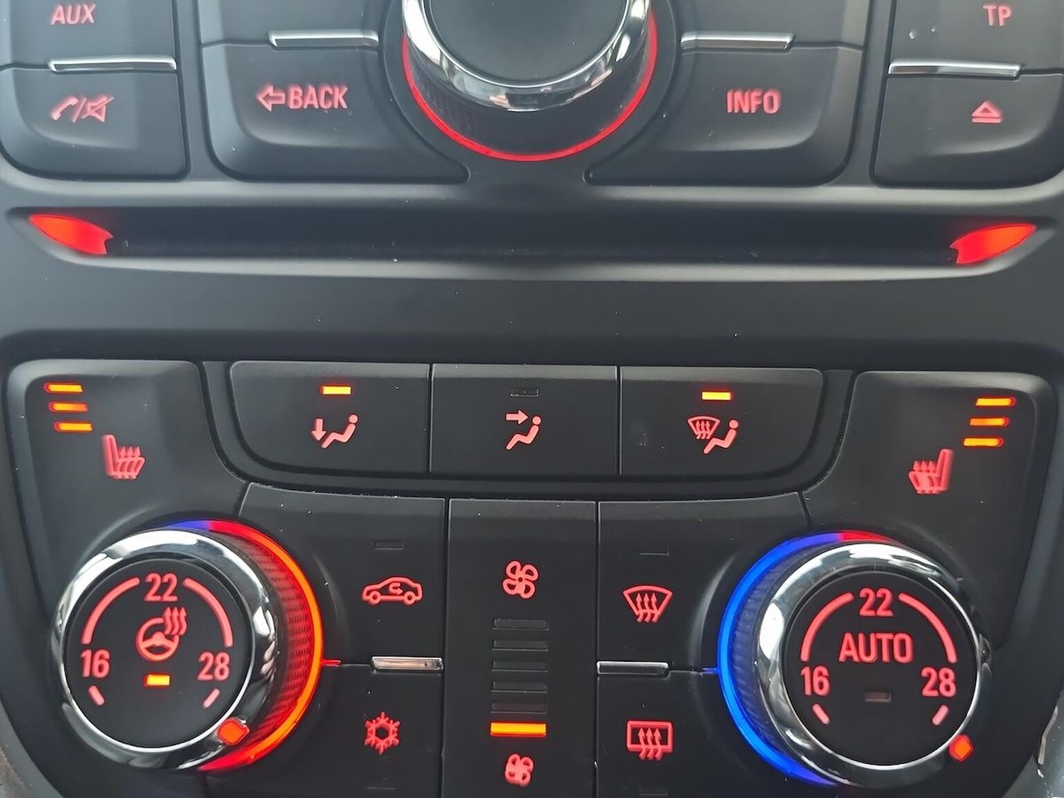 Used Vauxhall Mokka 2015 for sale - 76785196: Photo 24