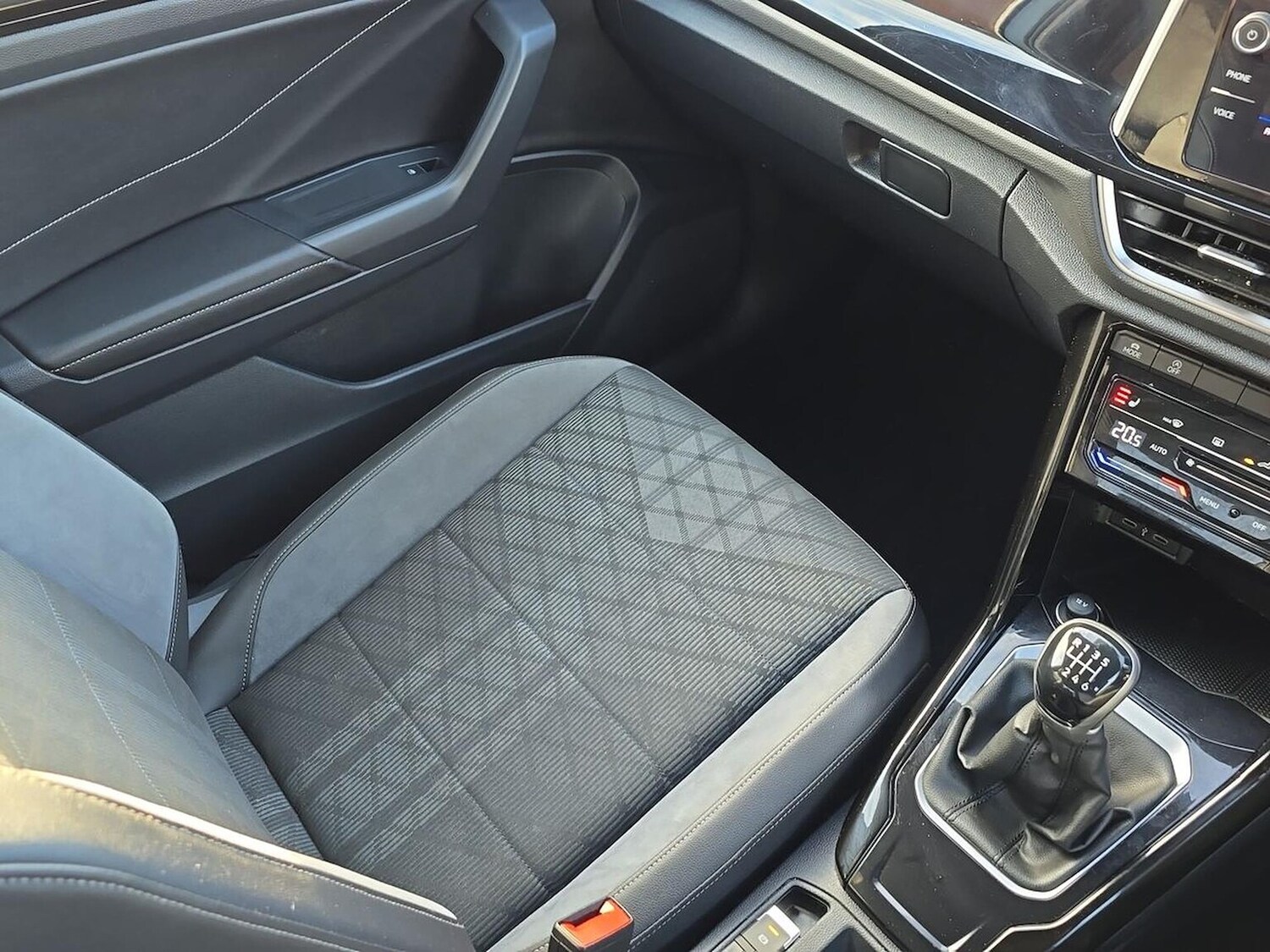 Used Volkswagen T-Roc 2023 for sale - 78195706: Photo 30