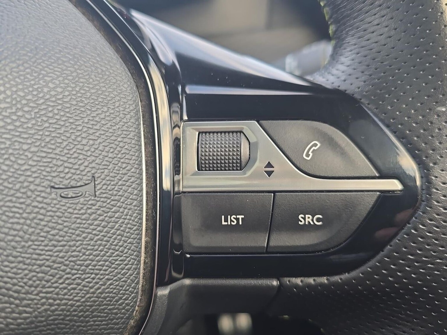 Used Peugeot 2008 2021 for sale - 76831982: Photo 26