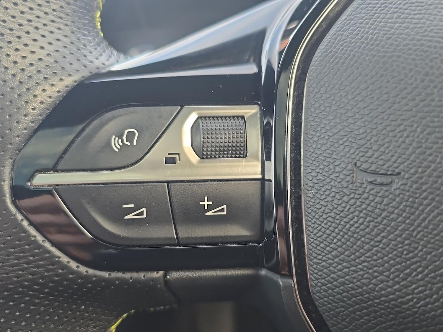 Used Peugeot 2008 2021 for sale - 76831982: Photo 27