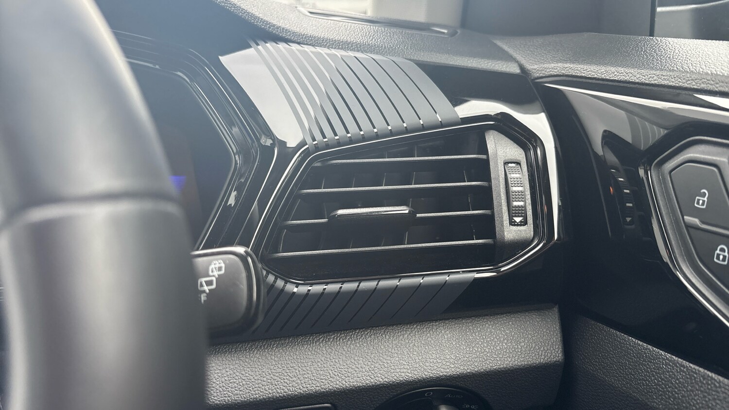 Used Volkswagen T-Cross 2023 for sale - 76299697: Photo 36