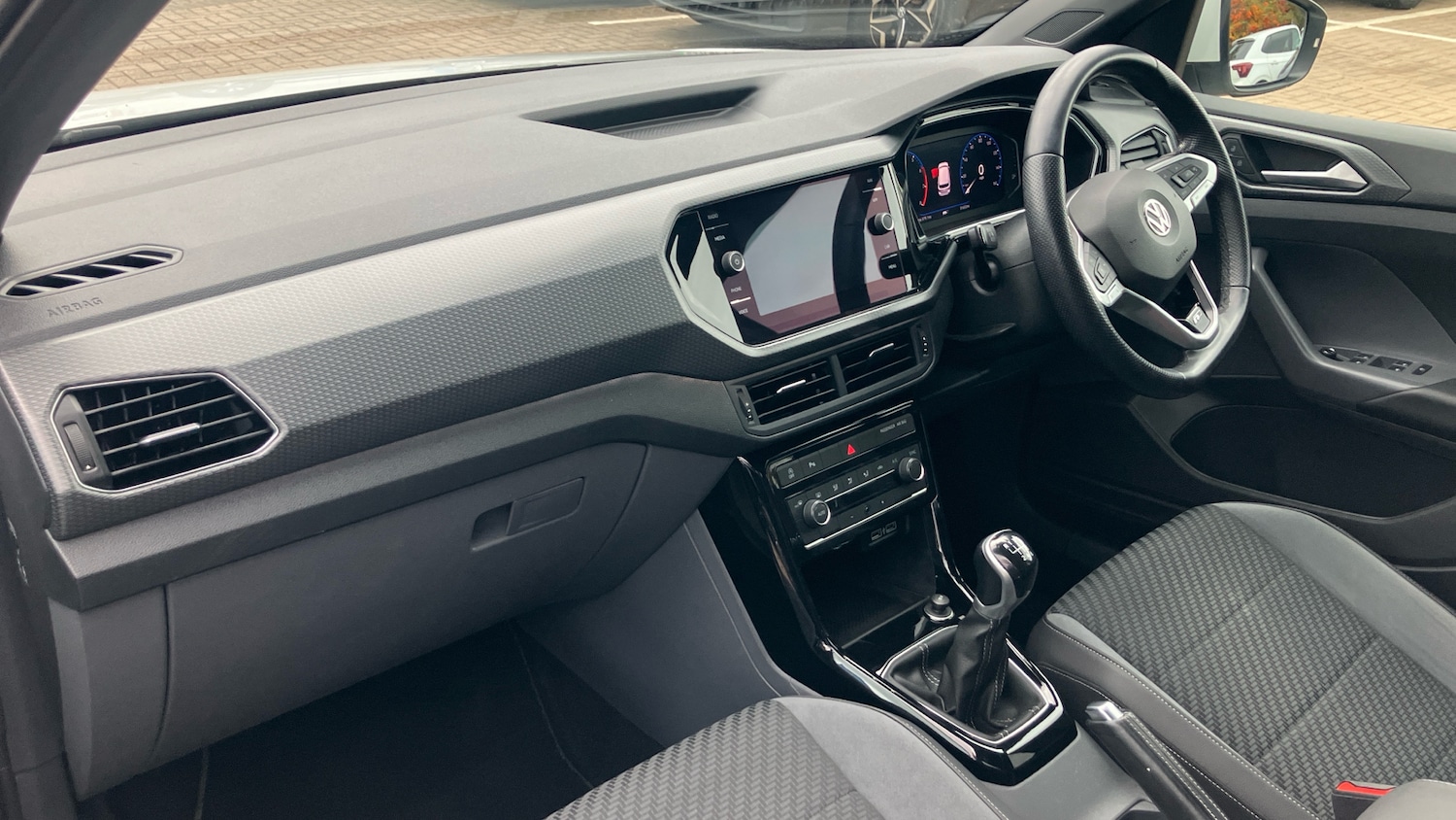 Used Volkswagen T-Cross 2020 for sale - 76263697: Photo 2