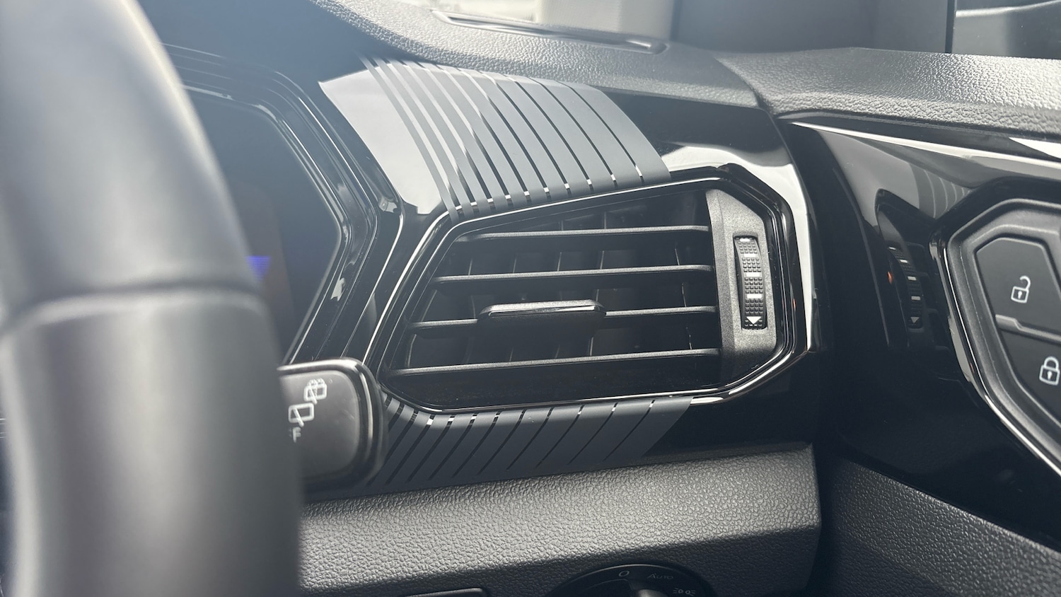 Used Volkswagen T-Cross 2023 for sale - 76784796: Photo 36